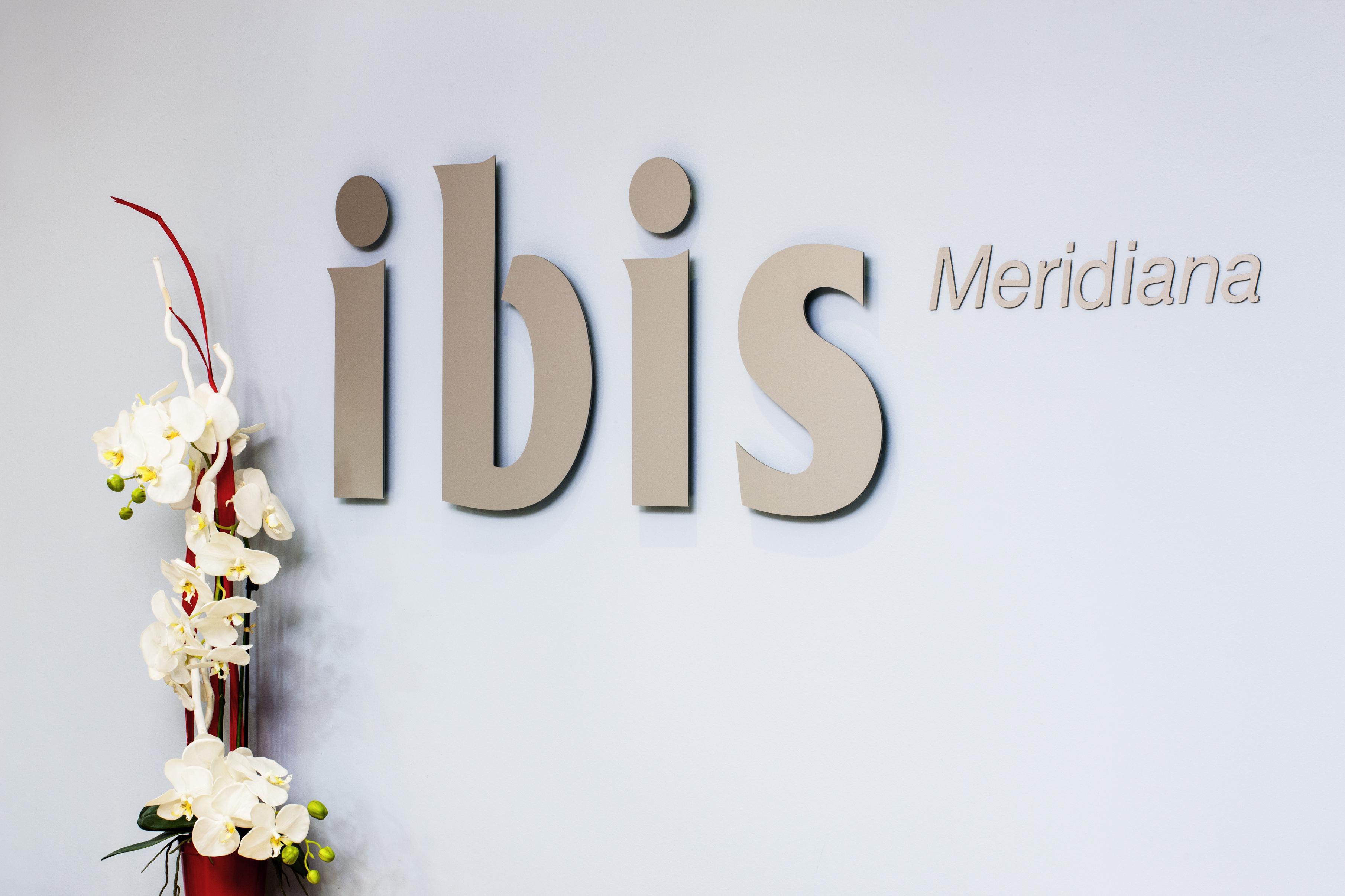 Ibis Barcelona Meridiana Hotel Bagian luar foto